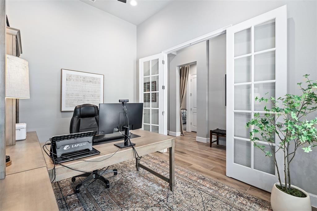 For Sale: $949,900 (4 beds, 3 baths, 2568 Square Feet)