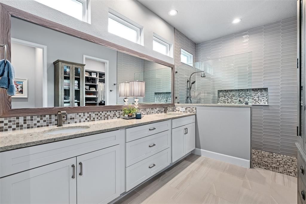 For Sale: $949,900 (4 beds, 3 baths, 2568 Square Feet)