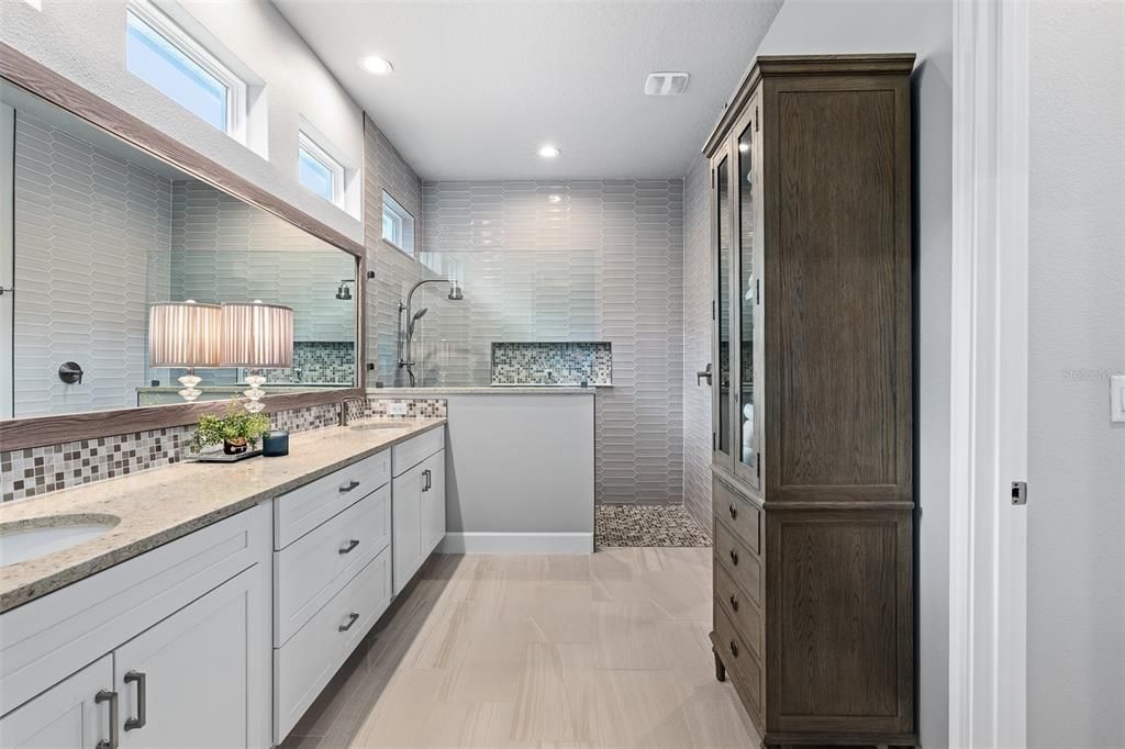For Sale: $949,900 (4 beds, 3 baths, 2568 Square Feet)