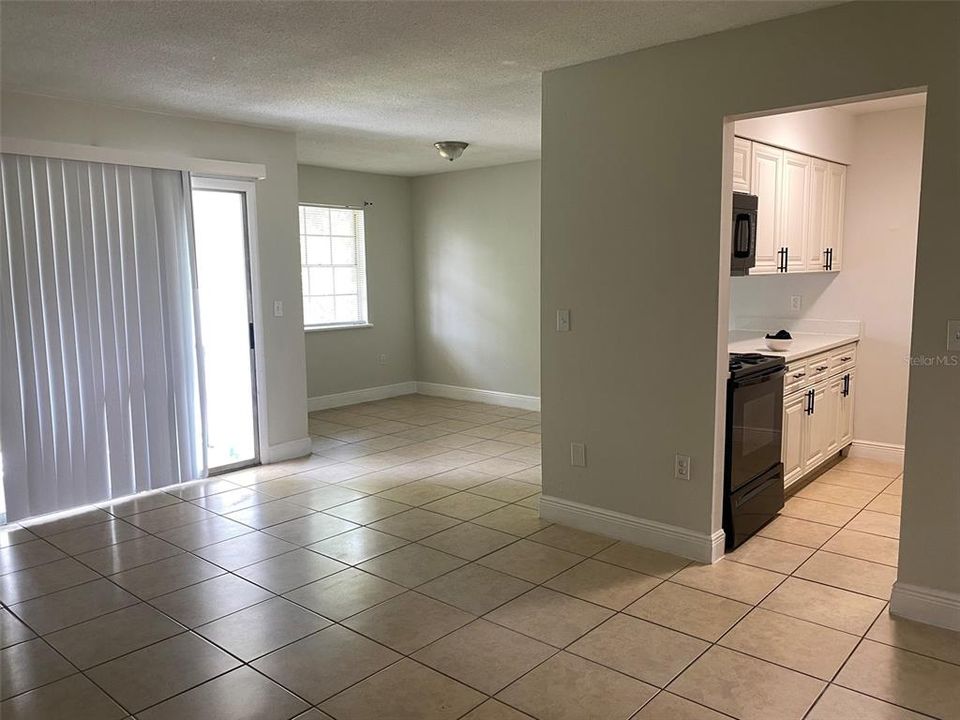 For Rent: $1,350 (1 beds, 1 baths, 728 Square Feet)