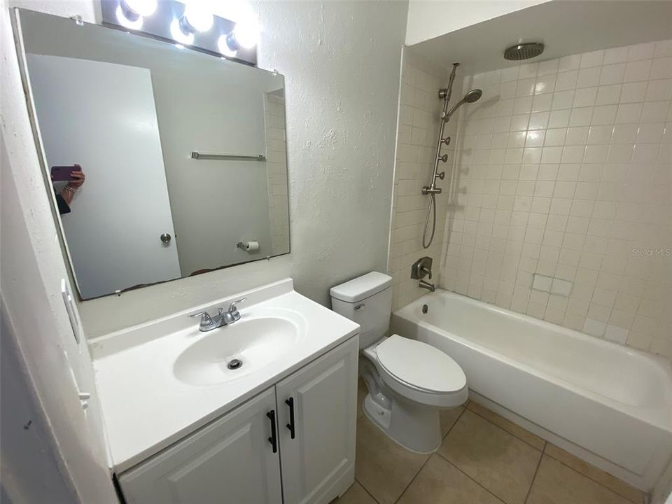 For Rent: $1,350 (1 beds, 1 baths, 728 Square Feet)