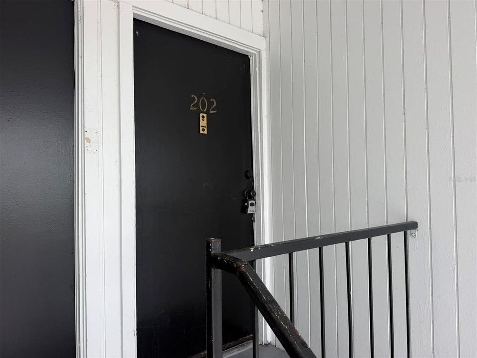 For Rent: $1,350 (1 beds, 1 baths, 728 Square Feet)