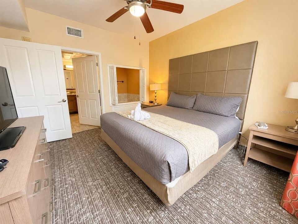 На продажу: $189,900 (2 спален, 2 ванн, 957 Квадратных фут)