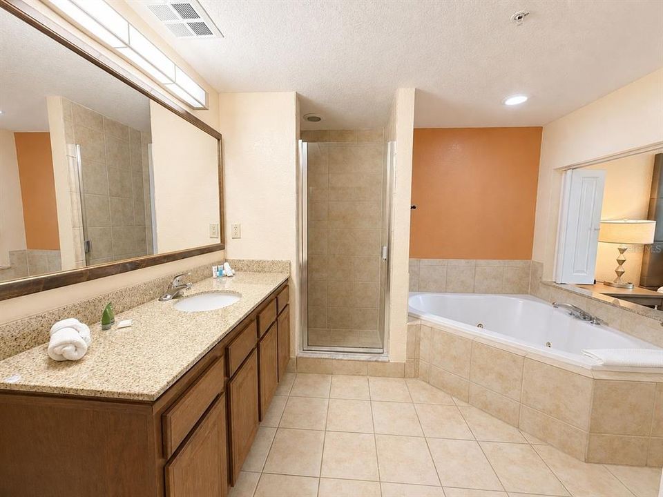 На продажу: $189,900 (2 спален, 2 ванн, 957 Квадратных фут)