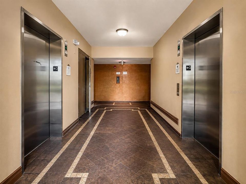 На продажу: $189,900 (2 спален, 2 ванн, 957 Квадратных фут)