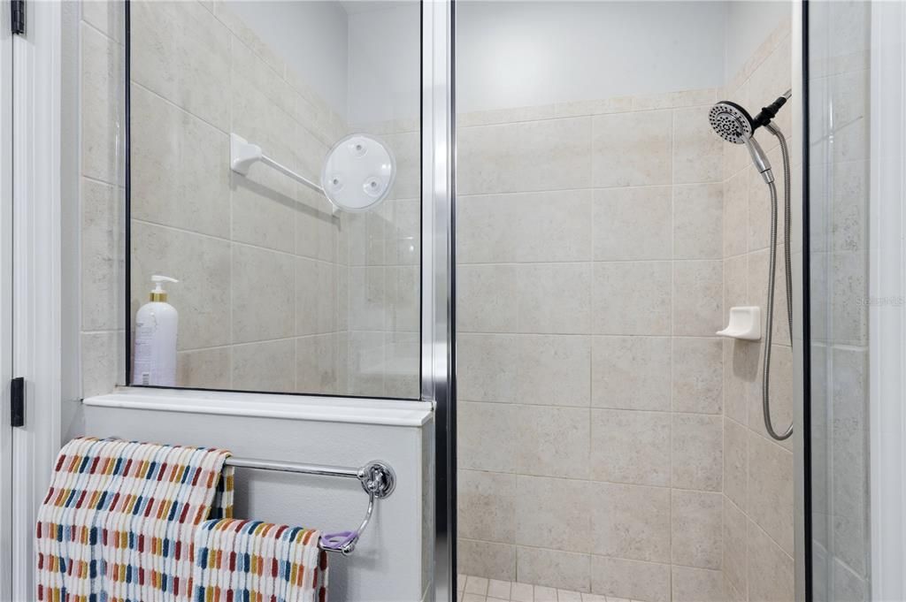 Activo con contrato: $410,000 (3 camas, 2 baños, 1416 Pies cuadrados)
