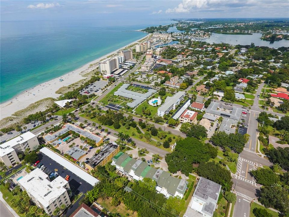 Activo con contrato: $410,000 (3 camas, 2 baños, 1416 Pies cuadrados)