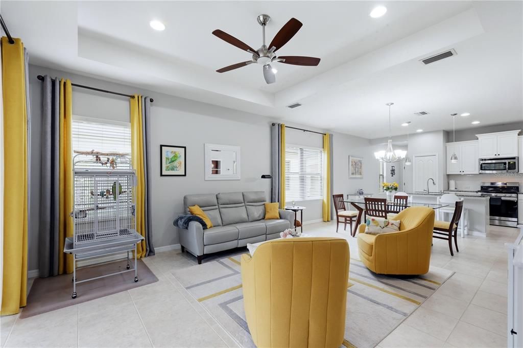 Activo con contrato: $410,000 (3 camas, 2 baños, 1416 Pies cuadrados)