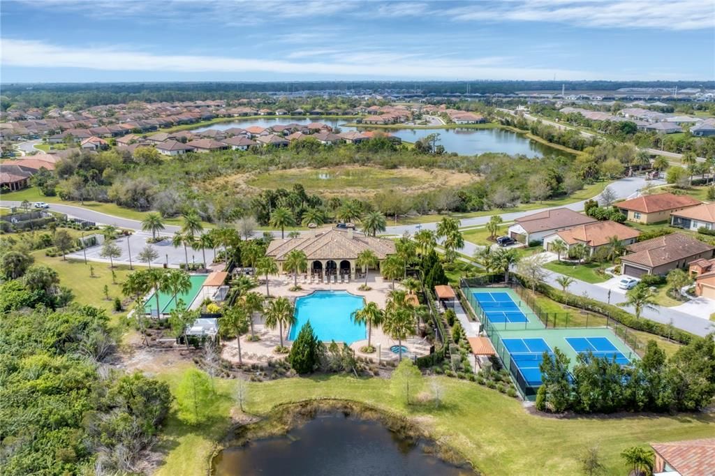 Activo con contrato: $410,000 (3 camas, 2 baños, 1416 Pies cuadrados)
