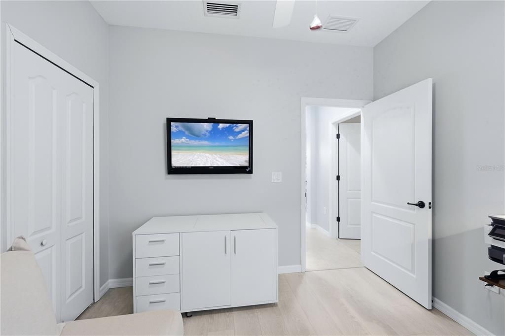 Activo con contrato: $410,000 (3 camas, 2 baños, 1416 Pies cuadrados)
