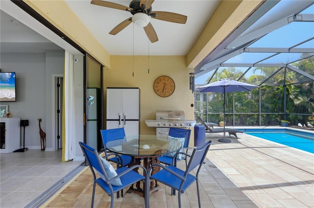 Activo con contrato: $410,000 (3 camas, 2 baños, 1416 Pies cuadrados)