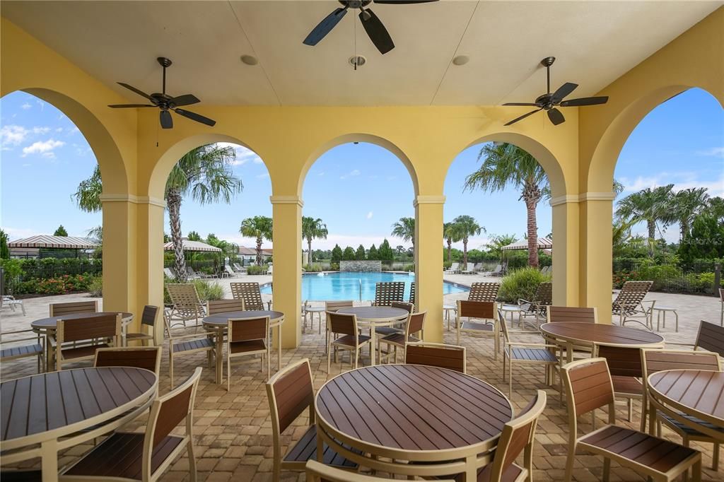 Activo con contrato: $410,000 (3 camas, 2 baños, 1416 Pies cuadrados)