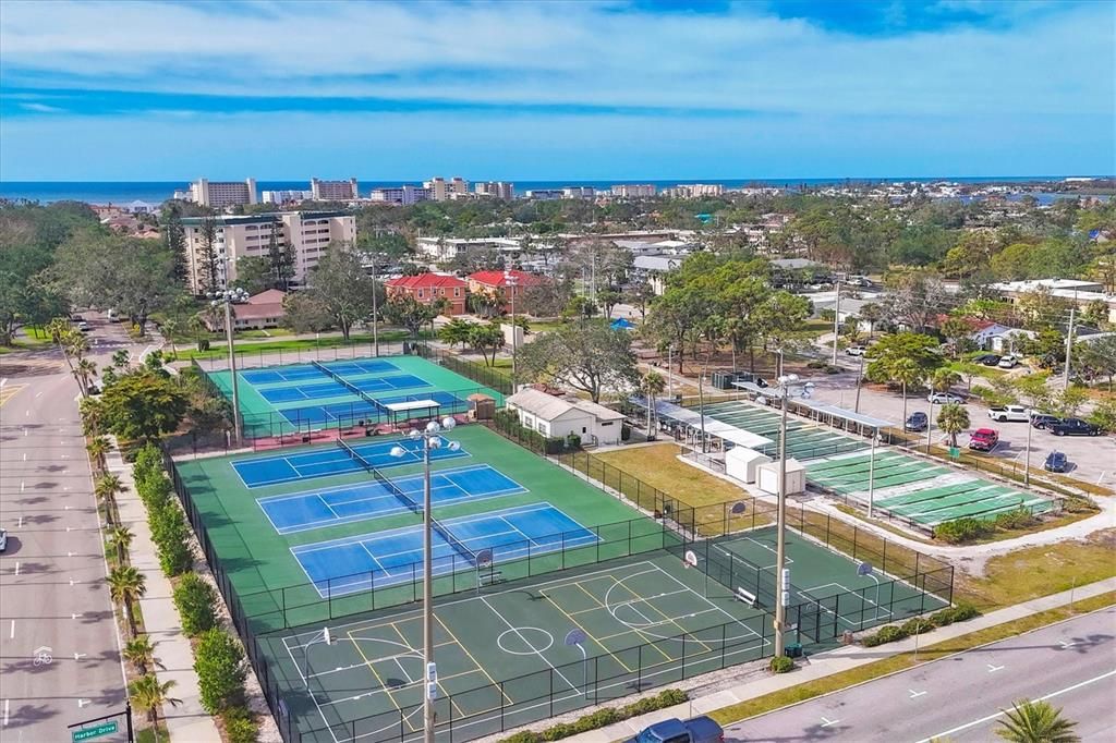 Activo con contrato: $410,000 (3 camas, 2 baños, 1416 Pies cuadrados)