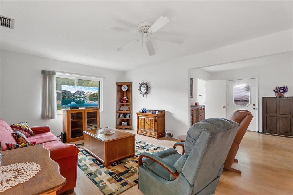 For Sale: $260,000 (2 beds, 2 baths, 1721 Square Feet)