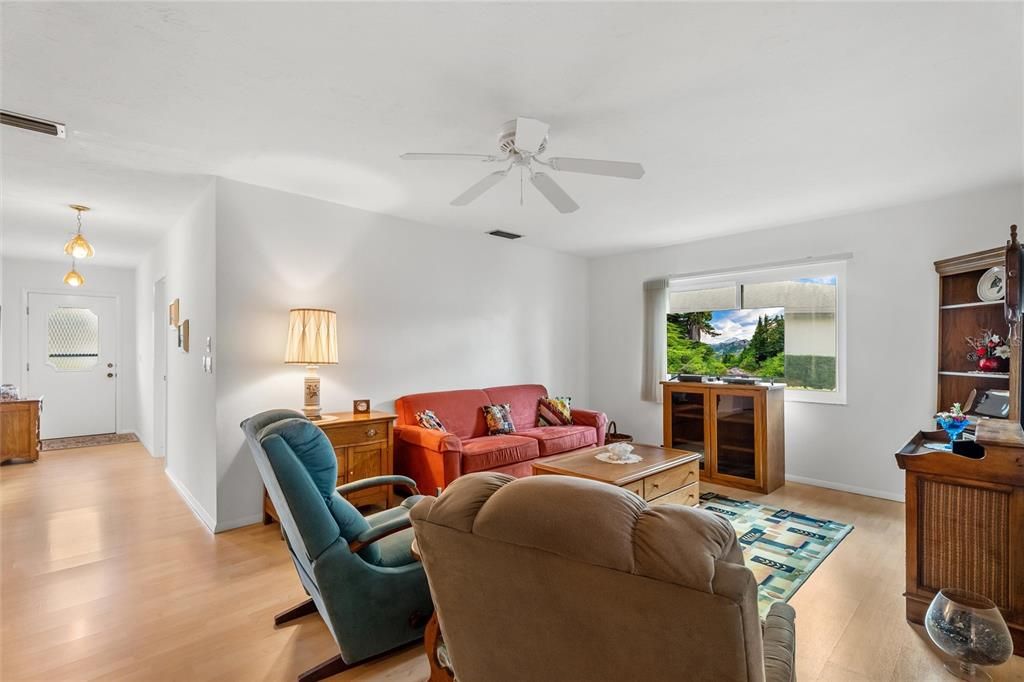 For Sale: $260,000 (2 beds, 2 baths, 1721 Square Feet)