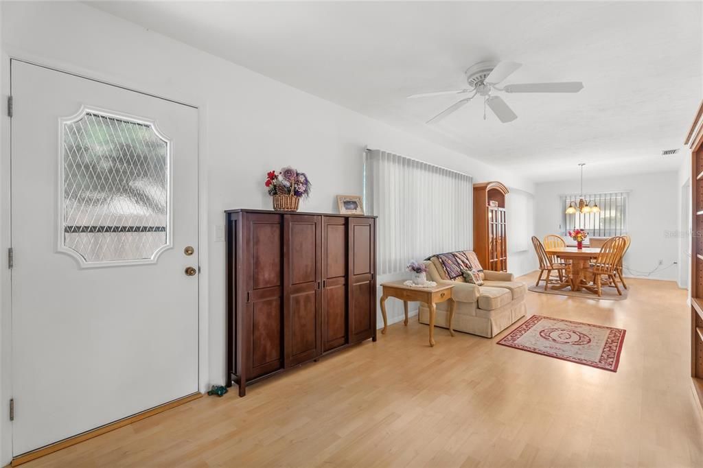 For Sale: $260,000 (2 beds, 2 baths, 1721 Square Feet)