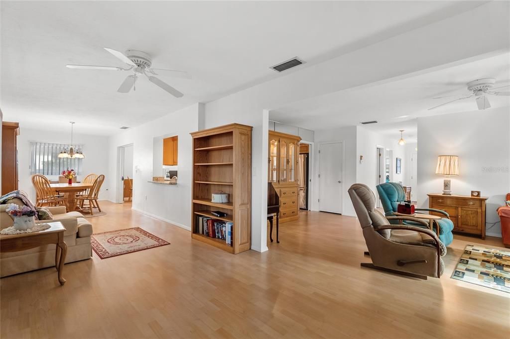 For Sale: $260,000 (2 beds, 2 baths, 1721 Square Feet)