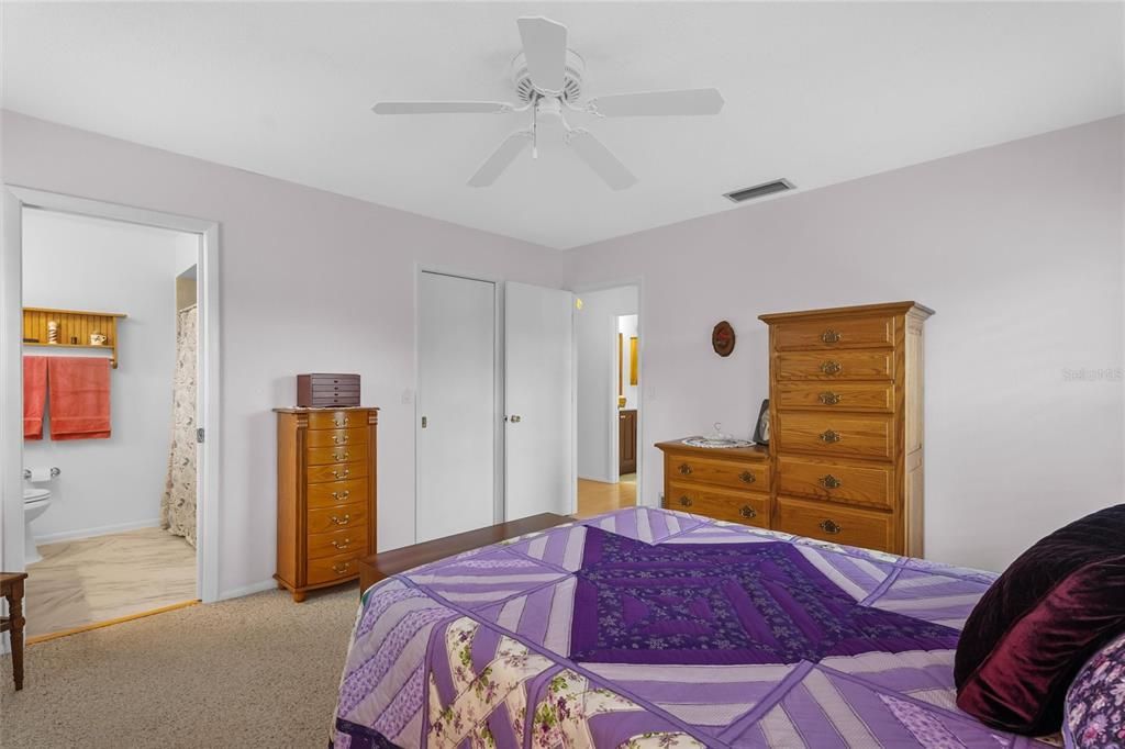 For Sale: $260,000 (2 beds, 2 baths, 1721 Square Feet)