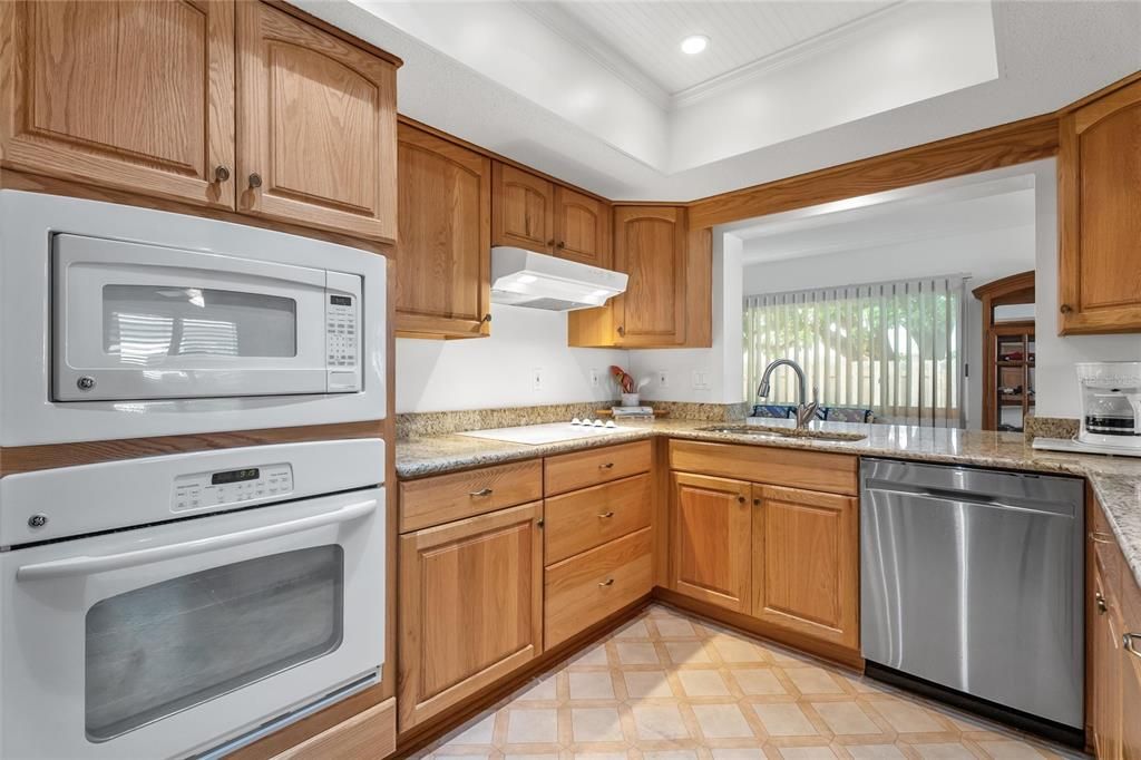 For Sale: $260,000 (2 beds, 2 baths, 1721 Square Feet)