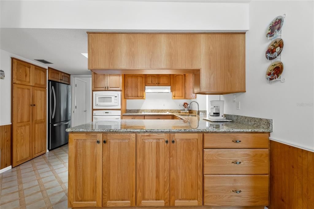 For Sale: $260,000 (2 beds, 2 baths, 1721 Square Feet)