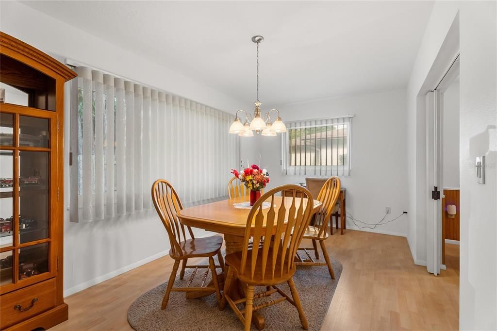 For Sale: $260,000 (2 beds, 2 baths, 1721 Square Feet)