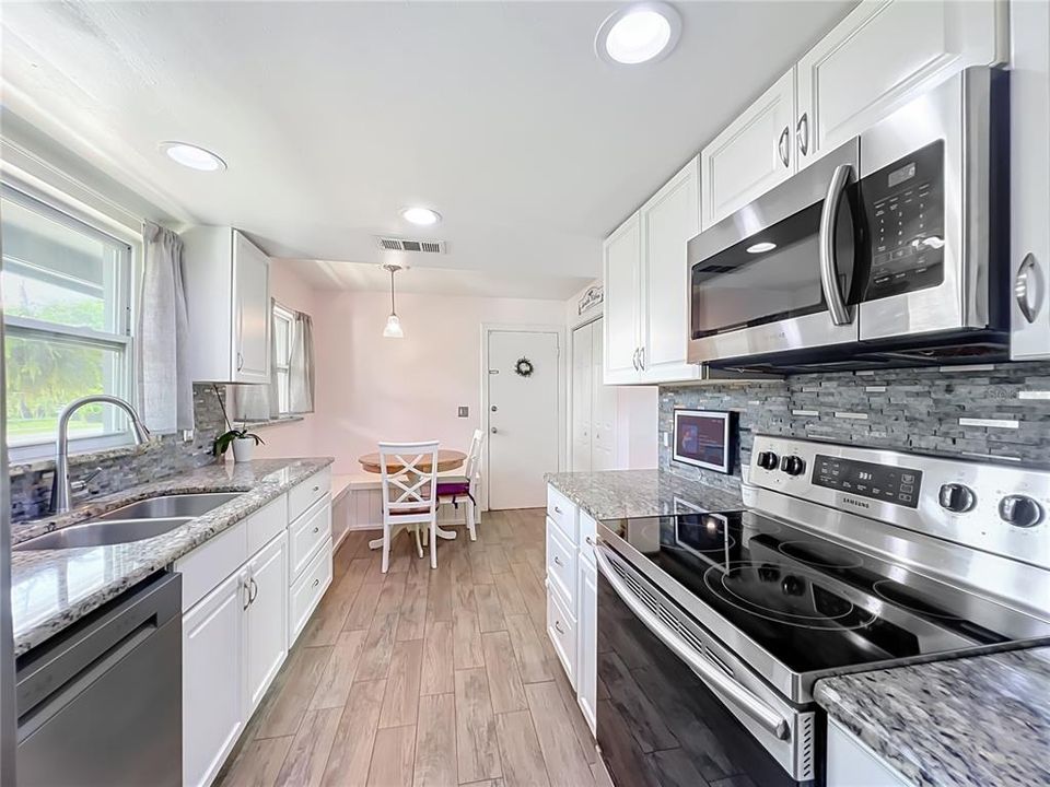 En Venta: $379,900 (3 camas, 2 baños, 1288 Pies cuadrados)