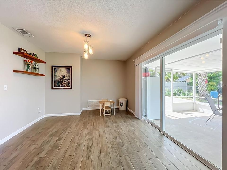 En Venta: $379,900 (3 camas, 2 baños, 1288 Pies cuadrados)