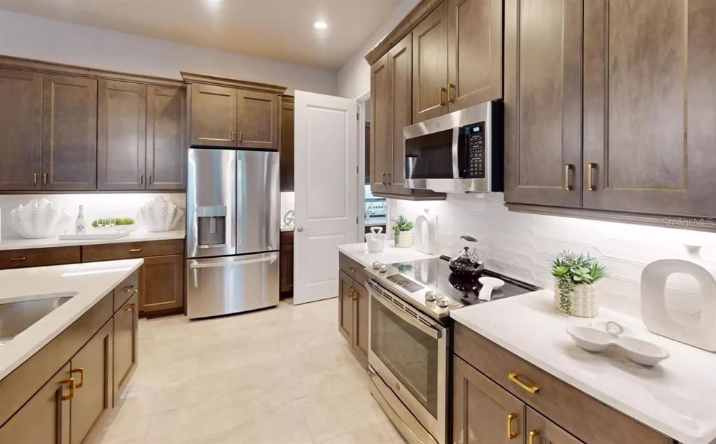 For Sale: $454,954 (2 beds, 2 baths, 1683 Square Feet)