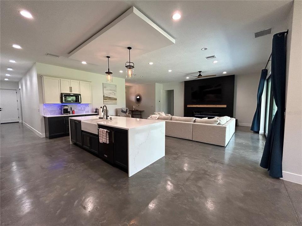 En Venta: $899,900 (4 camas, 3 baños, 3254 Pies cuadrados)