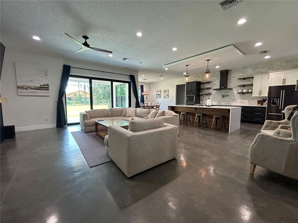 En Venta: $899,900 (4 camas, 3 baños, 3254 Pies cuadrados)