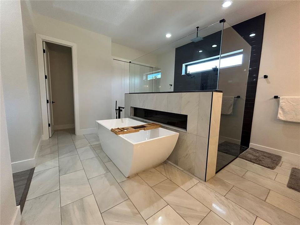 En Venta: $899,900 (4 camas, 3 baños, 3254 Pies cuadrados)