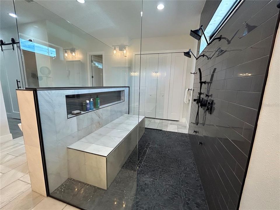 En Venta: $899,900 (4 camas, 3 baños, 3254 Pies cuadrados)