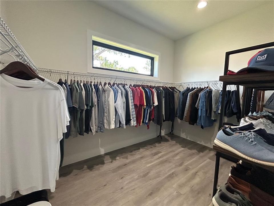 En Venta: $899,900 (4 camas, 3 baños, 3254 Pies cuadrados)