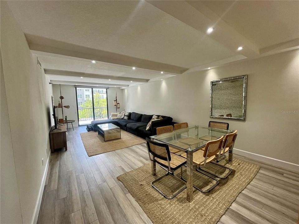 For Rent: $2,800 (2 beds, 2 baths, 1136 Square Feet)