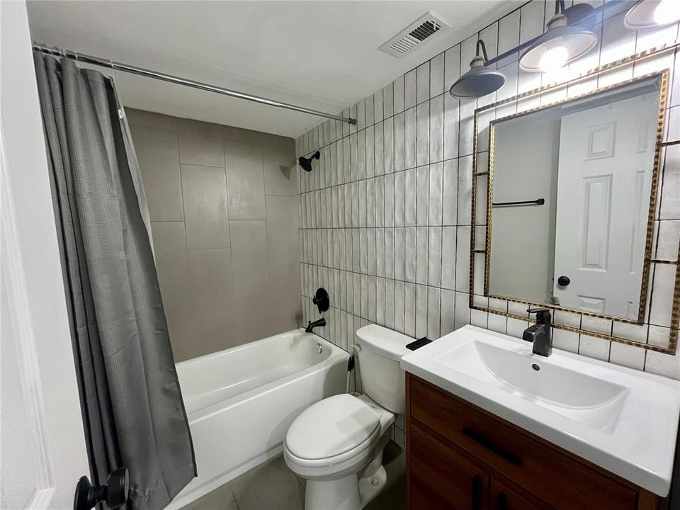 For Rent: $2,800 (2 beds, 2 baths, 1136 Square Feet)