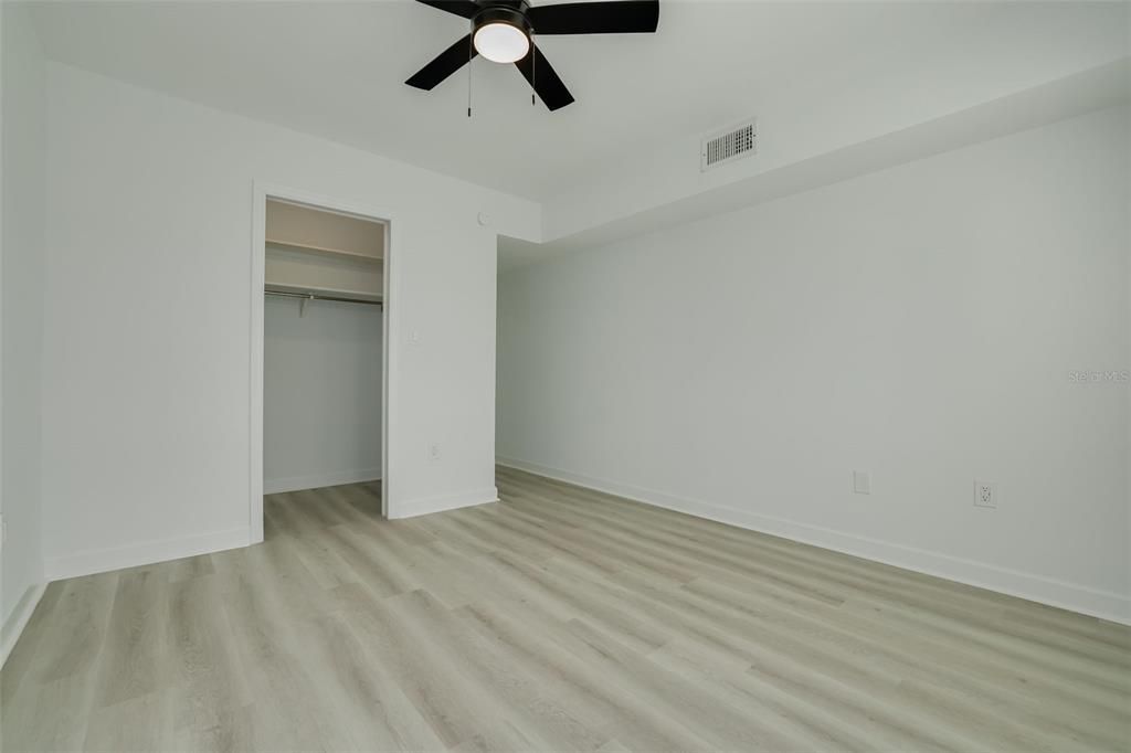 For Sale: $154,900 (2 beds, 1 baths, 1015 Square Feet)