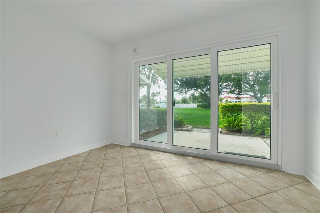 For Sale: $154,900 (2 beds, 1 baths, 1015 Square Feet)