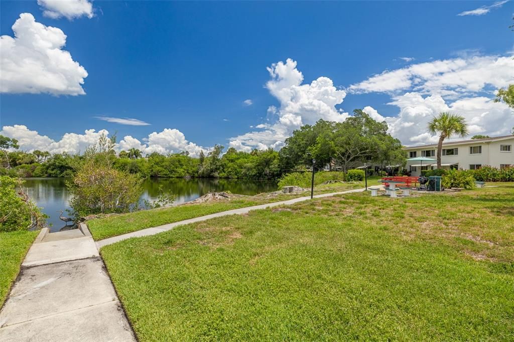 For Sale: $154,900 (2 beds, 1 baths, 1015 Square Feet)