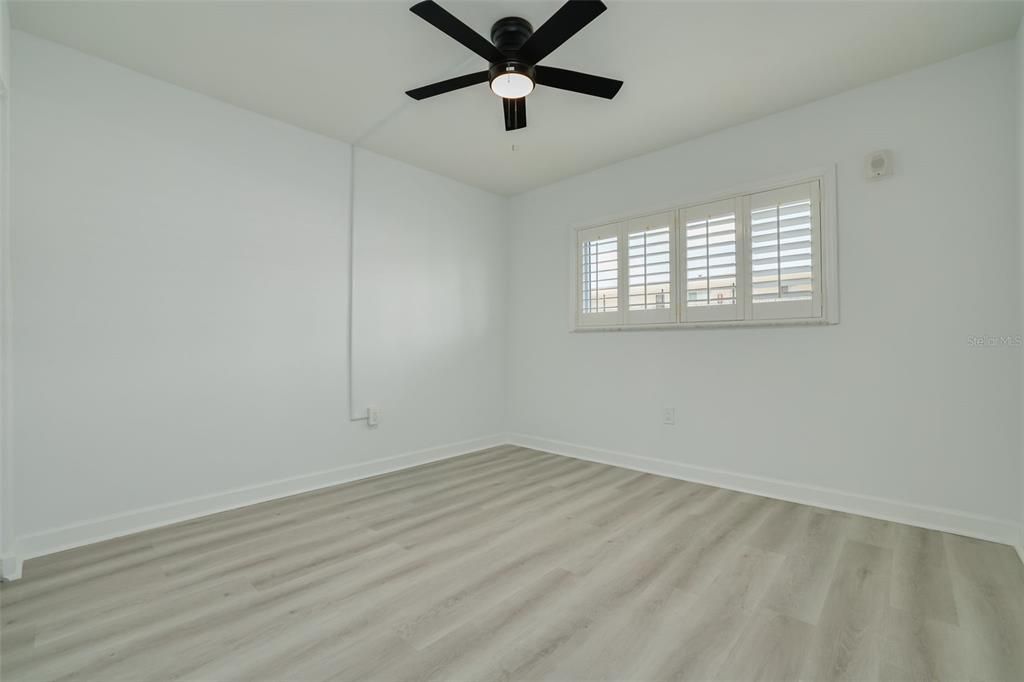 For Sale: $154,900 (2 beds, 1 baths, 1015 Square Feet)
