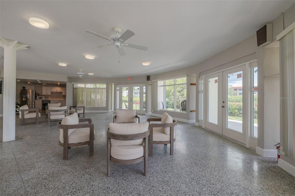 For Sale: $154,900 (2 beds, 1 baths, 1015 Square Feet)