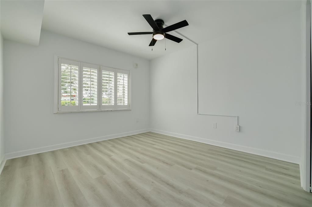 For Sale: $154,900 (2 beds, 1 baths, 1015 Square Feet)