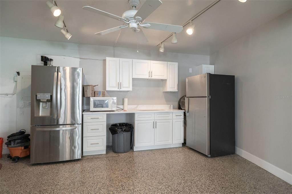 For Sale: $154,900 (2 beds, 1 baths, 1015 Square Feet)