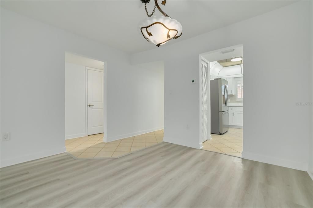 For Sale: $154,900 (2 beds, 1 baths, 1015 Square Feet)