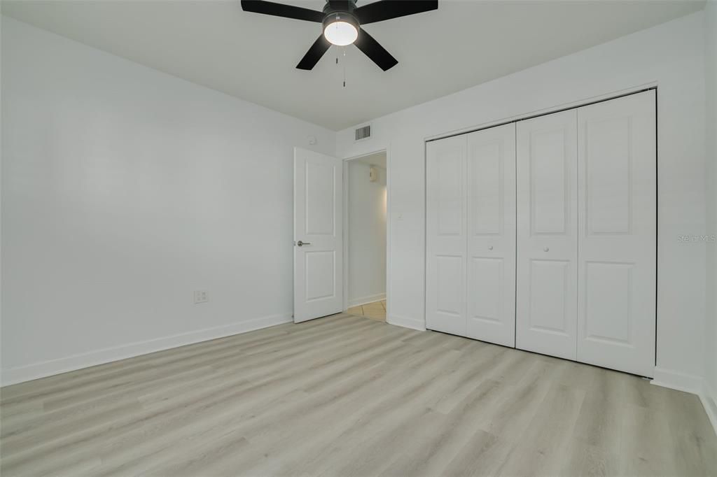 For Sale: $154,900 (2 beds, 1 baths, 1015 Square Feet)