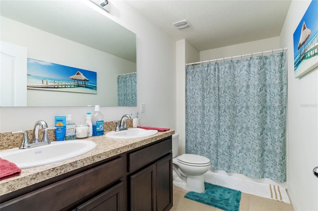 For Sale: $424,999 (5 beds, 3 baths, 2905 Square Feet)