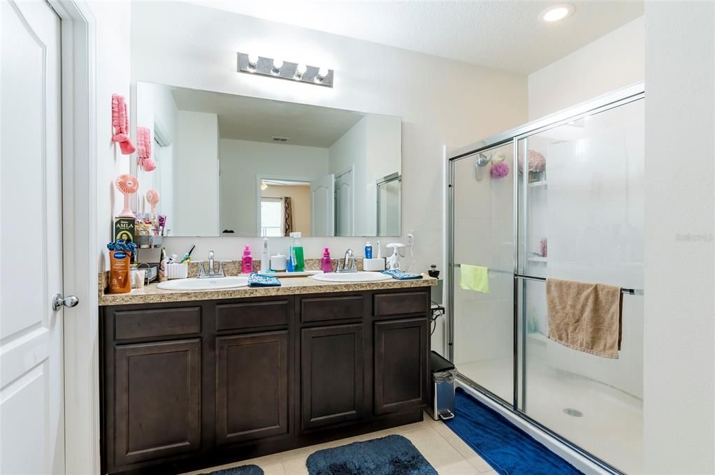 For Sale: $424,999 (5 beds, 3 baths, 2905 Square Feet)