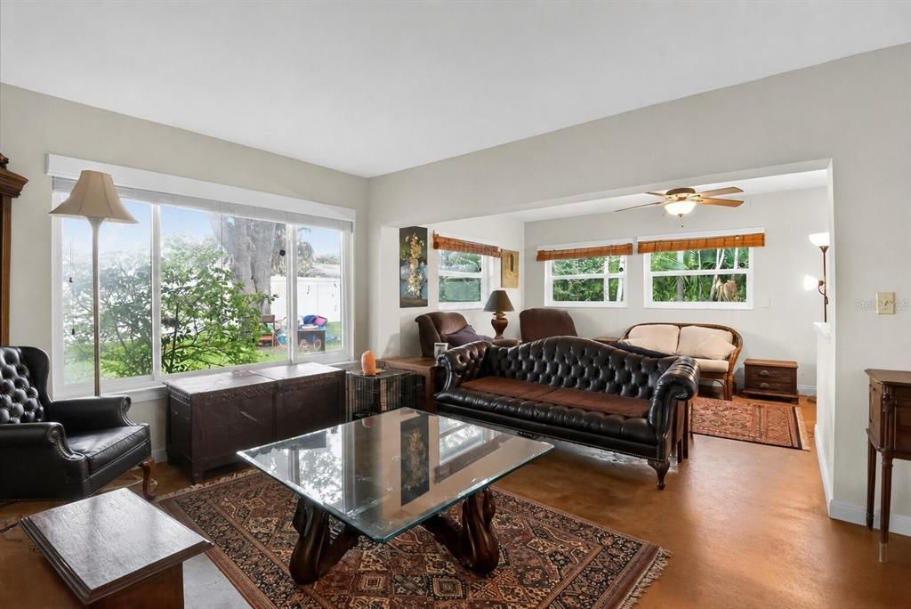 En Venta: $255,000 (3 camas, 2 baños, 1636 Pies cuadrados)