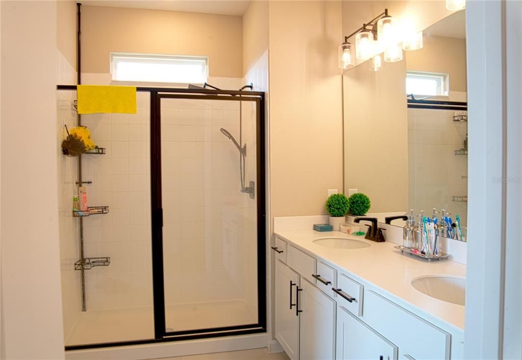 En Venta: $305,000 (3 camas, 2 baños, 1680 Pies cuadrados)
