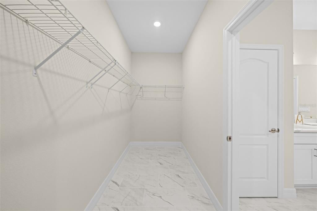 For Sale: $399,000 (4 beds, 3 baths, 1952 Square Feet)