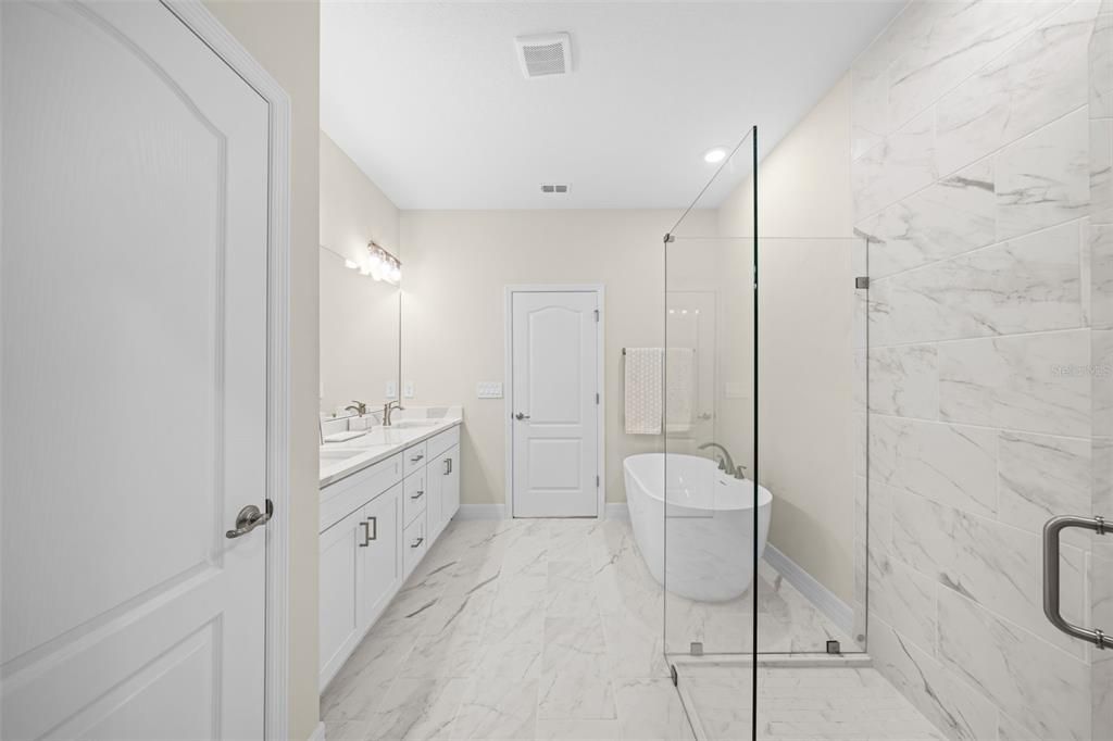 For Sale: $399,000 (4 beds, 3 baths, 1952 Square Feet)
